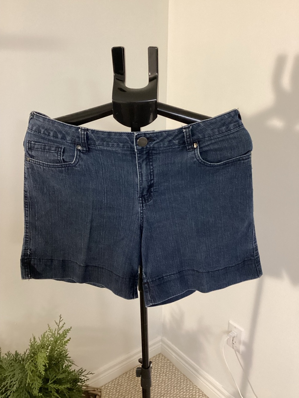 3 for $15 - Women’s George Dark Wash Indigo Denim Shorts Size 12